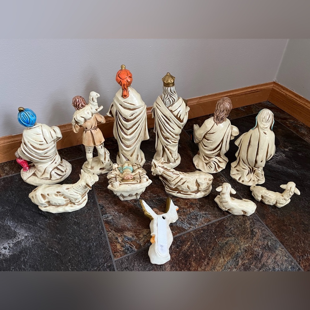 Vintage 12 piece Nativity set. Made in Japan - Picture 2 of 13